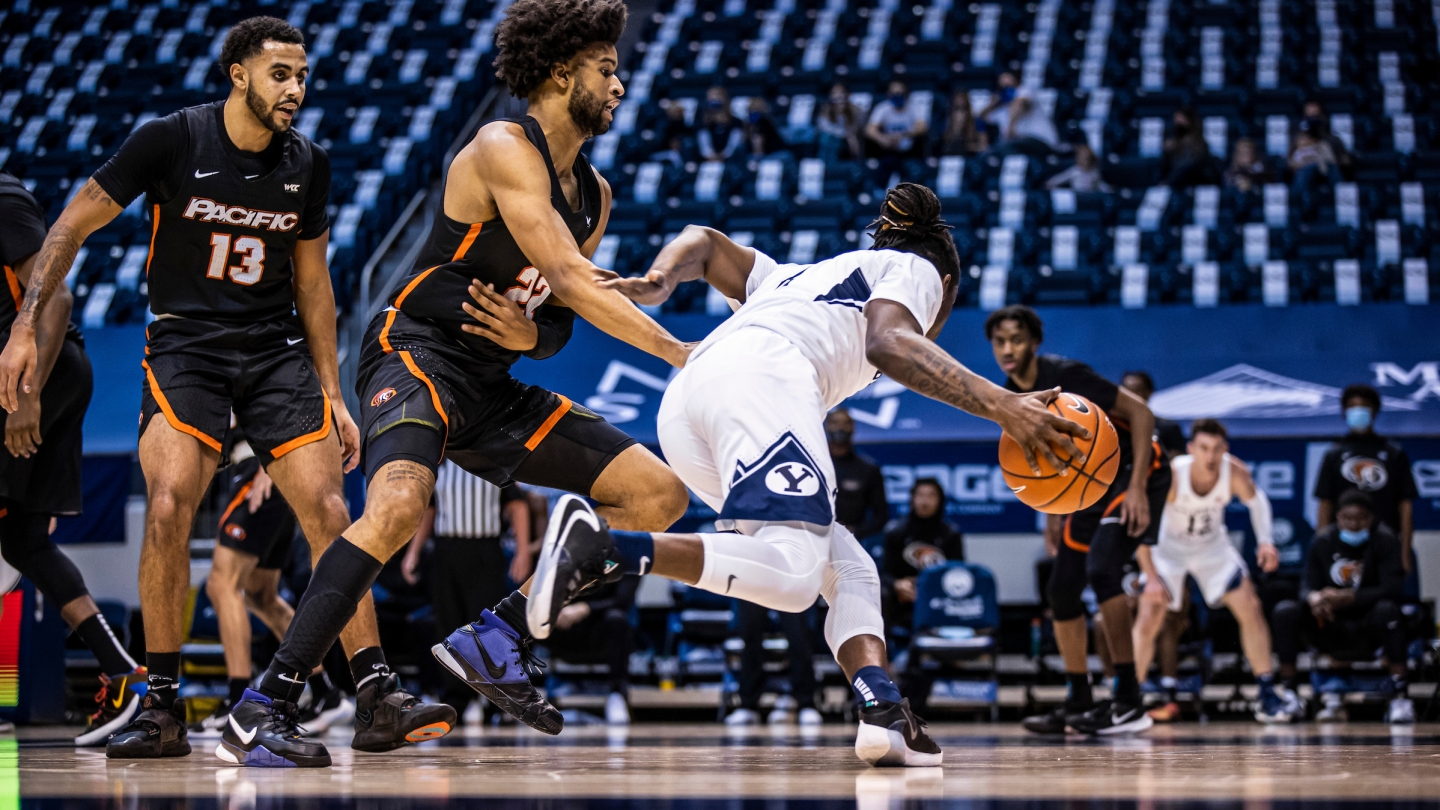 Brandon Averette driving to the basket against Pacific