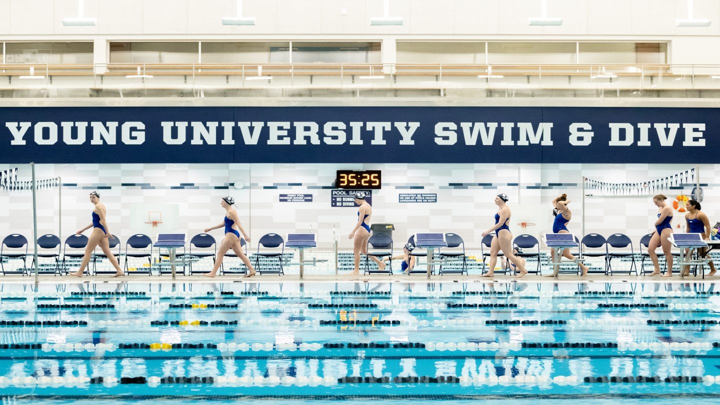 Women swimmers preparing for competiton