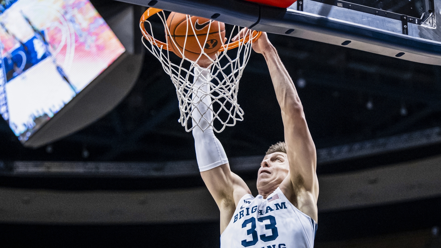 Dalton Nixon dunks a basketball with two hands