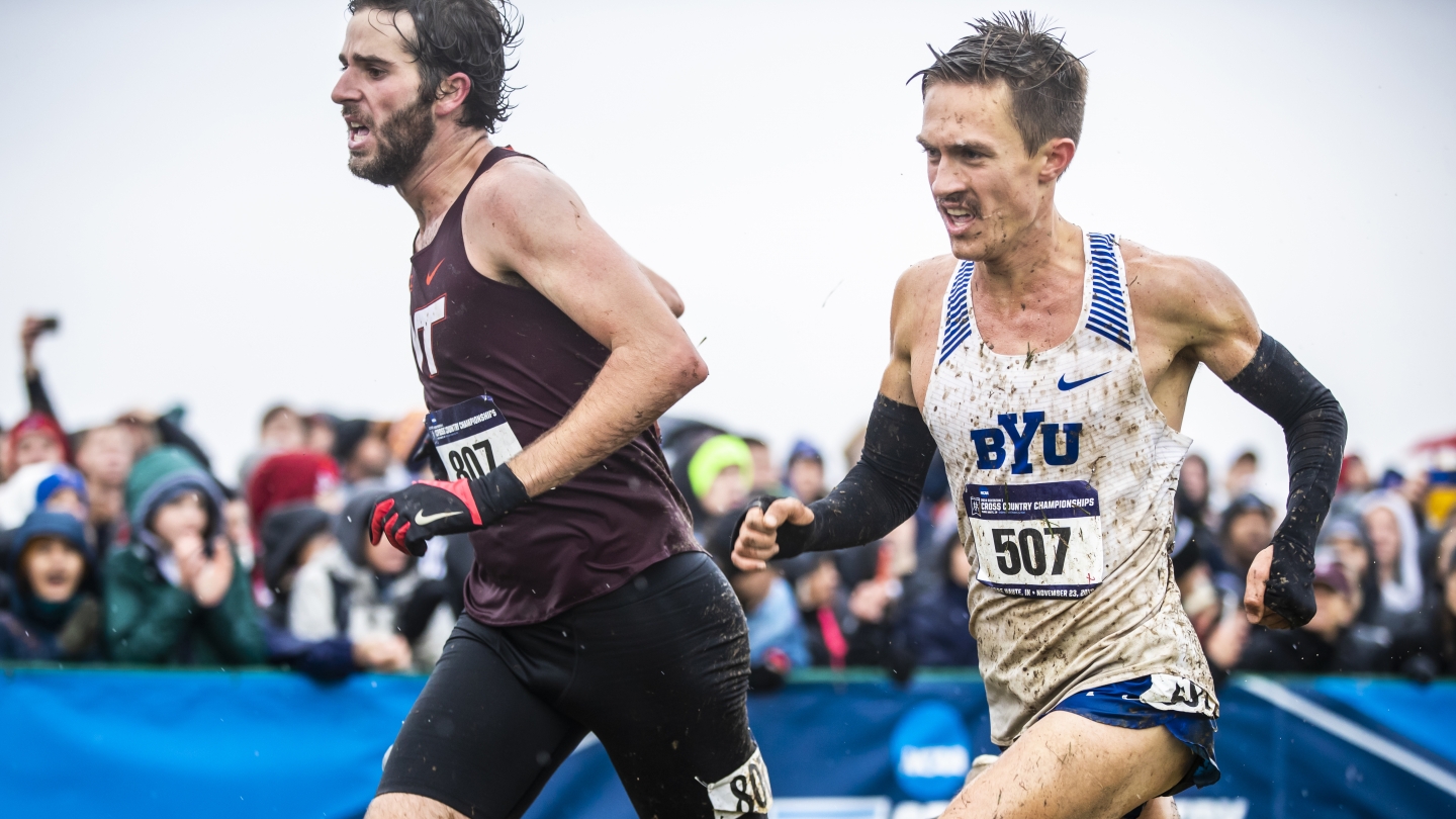 Conner Mantz running to the finish line at the 2019 NCAA Cross Country Championships