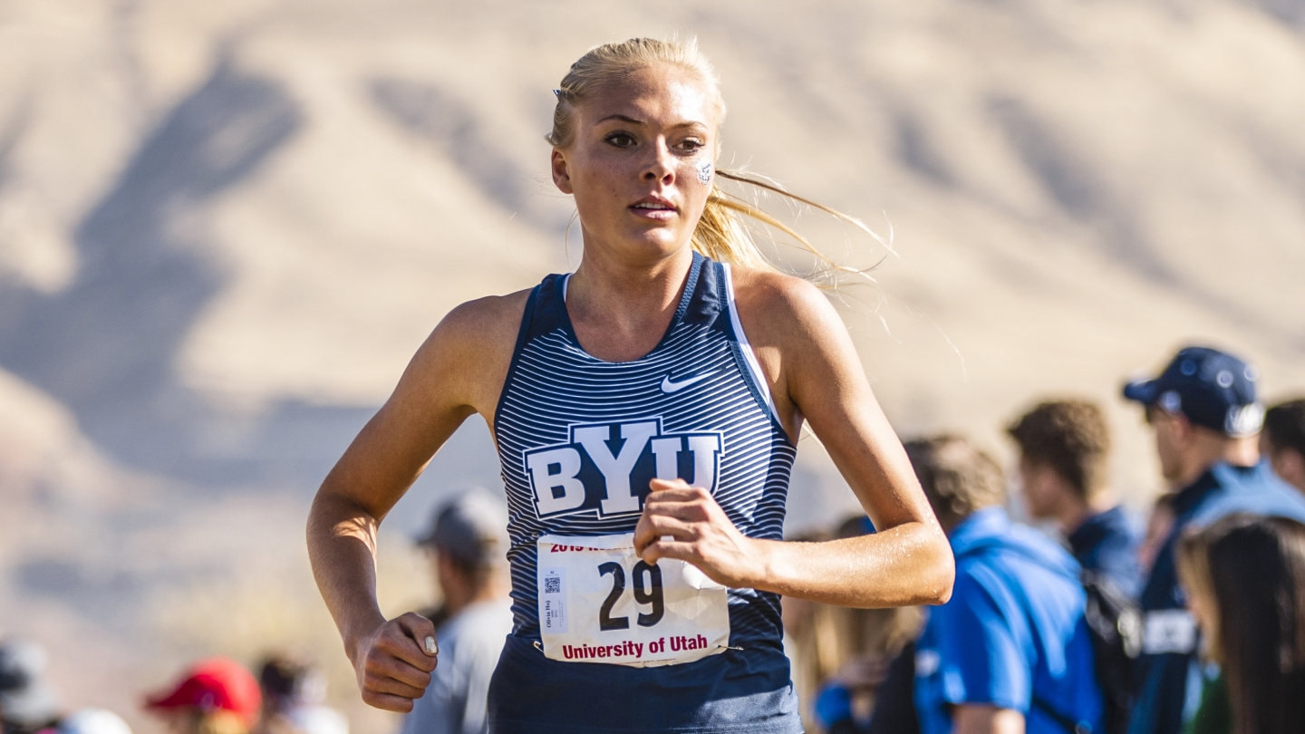 Olivia Hoj runs at the 2019 NCAA Mountain Region Championships