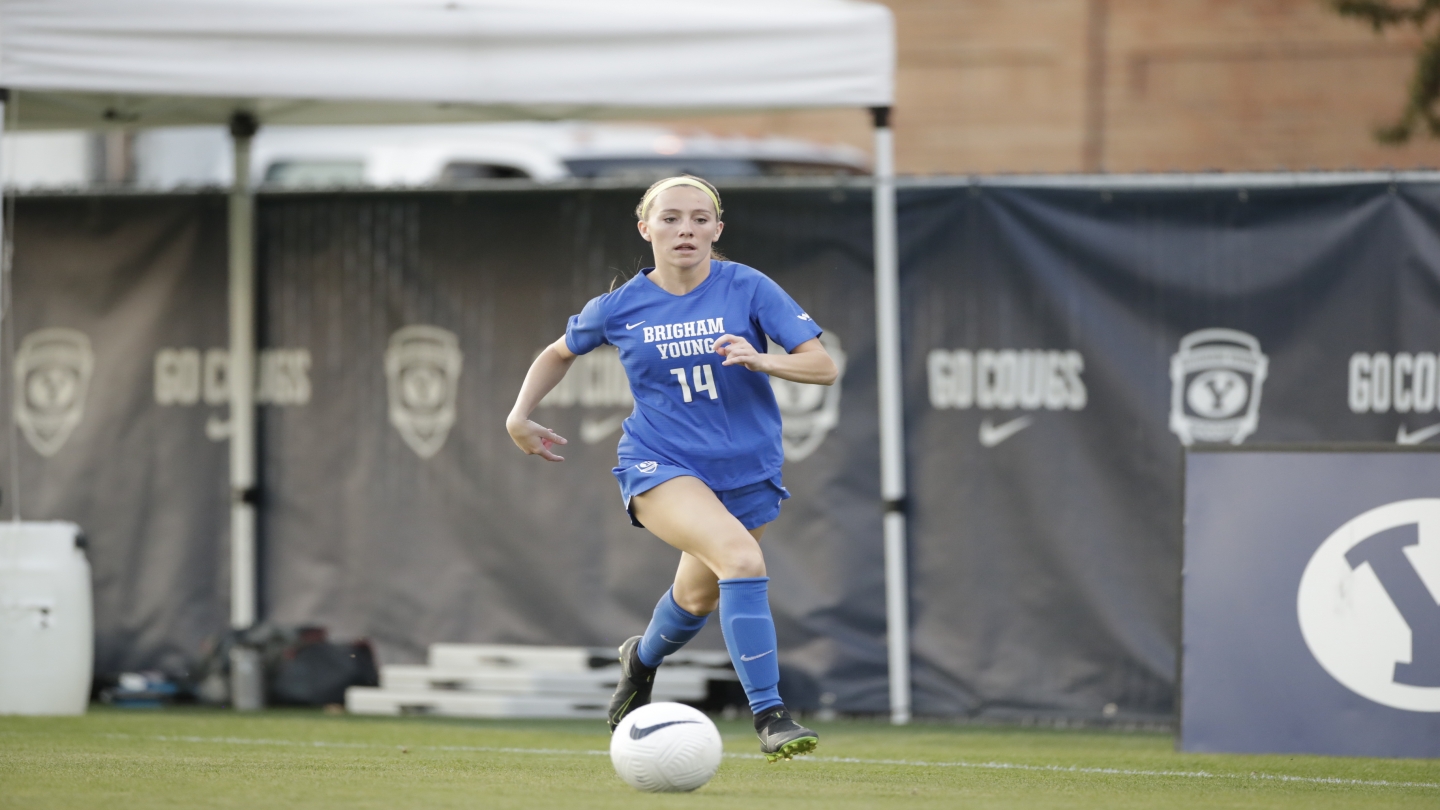 Josie Guinn Gelalich with ball