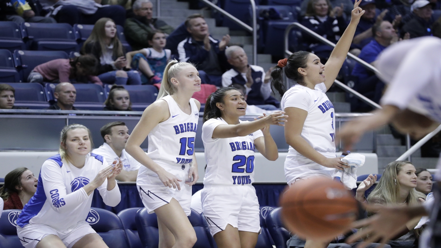 Malli, Leilani, Shalae cheer vs. USU