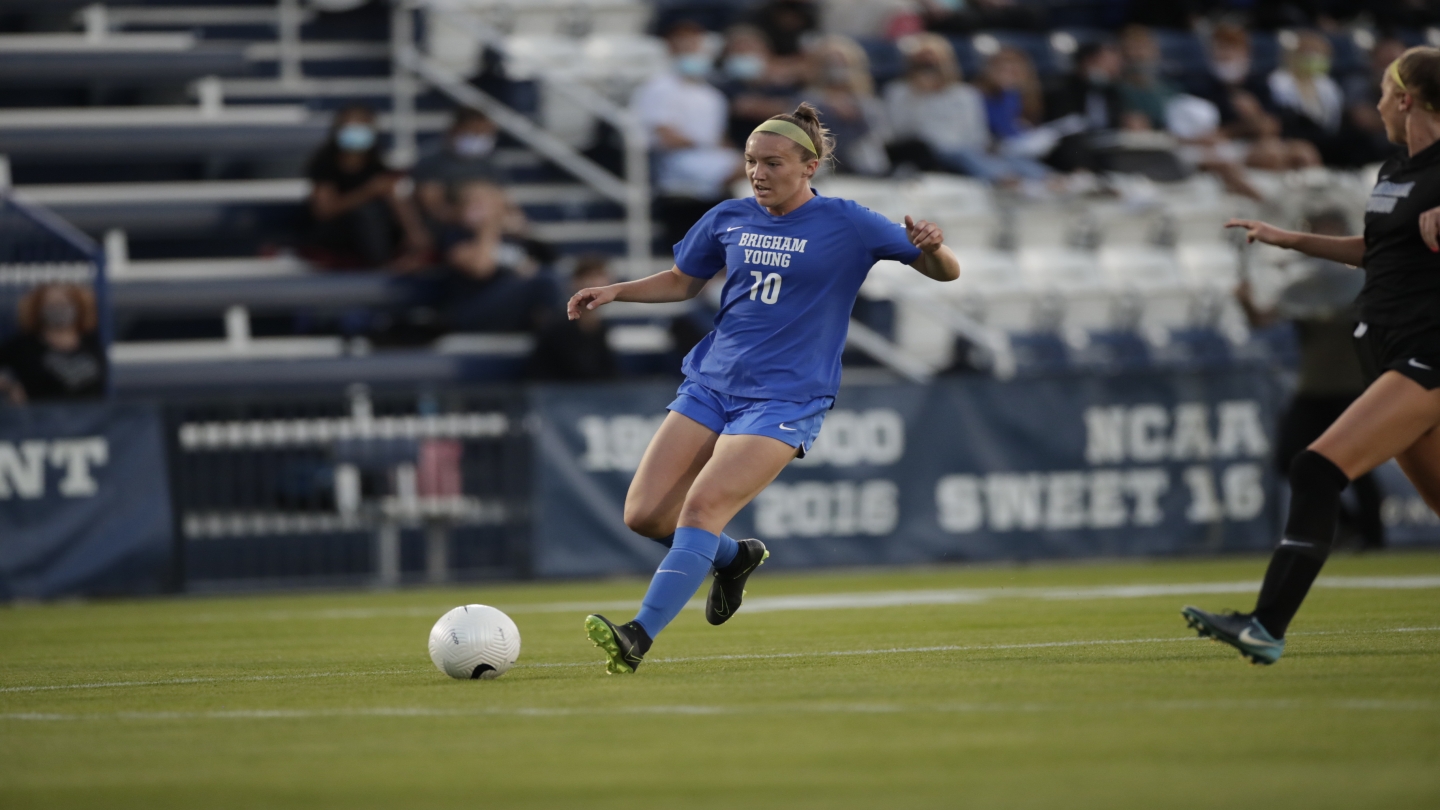 Olivia Wade scores goal in b/w scrimmage