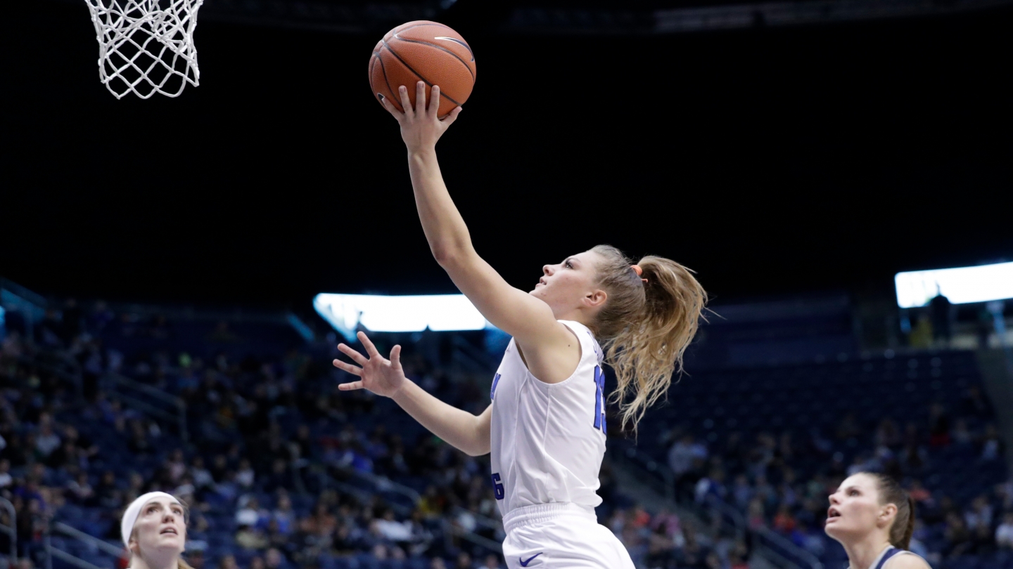 Paisley Johnson lays the ball into the basket