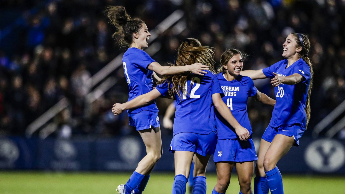 BYU celebrating vs BSU