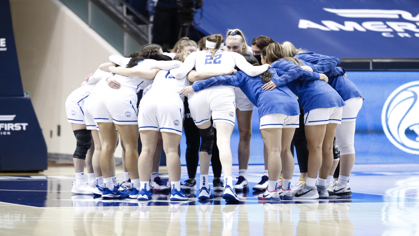 Team Huddle vs. SCU 2020-21