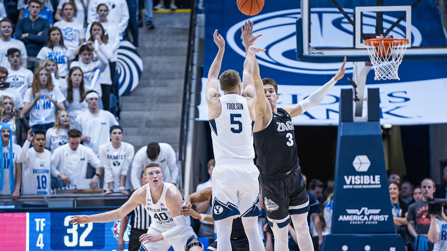 Jake Toolson shoots a 3-pointer from the top of the key and No. 3 from Gonzaga defends.